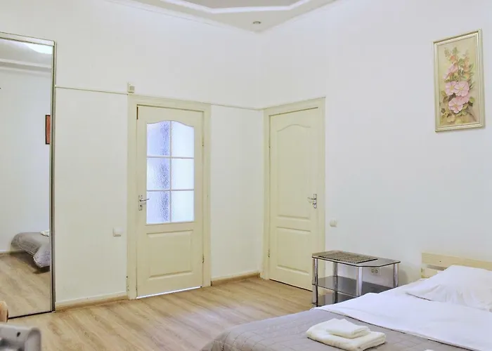 в центрі подобово біля палаці мистецтв вулиця коперніка 10