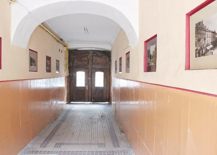 в центрі подобово біля палаці мистецтв вулиця коперніка 10 * リヴィウ